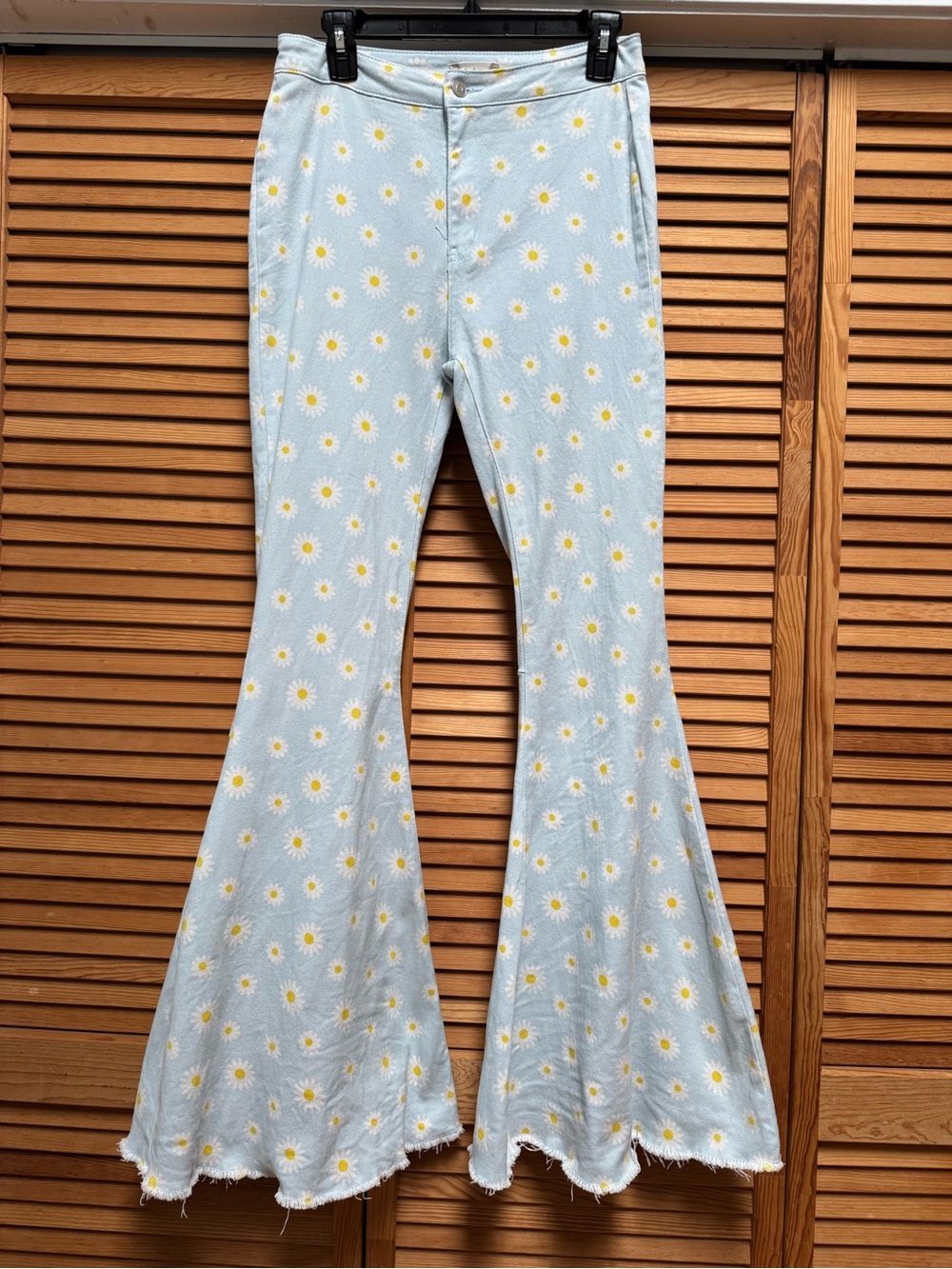 Altar'd State Daisy Print Bell Bottom Flare Jeans Size Medium Retro 70’s Hippie